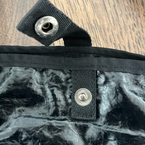 Dakine Kelsey 26L Crossbody Tote in Raven Black - Picture 6 of 12